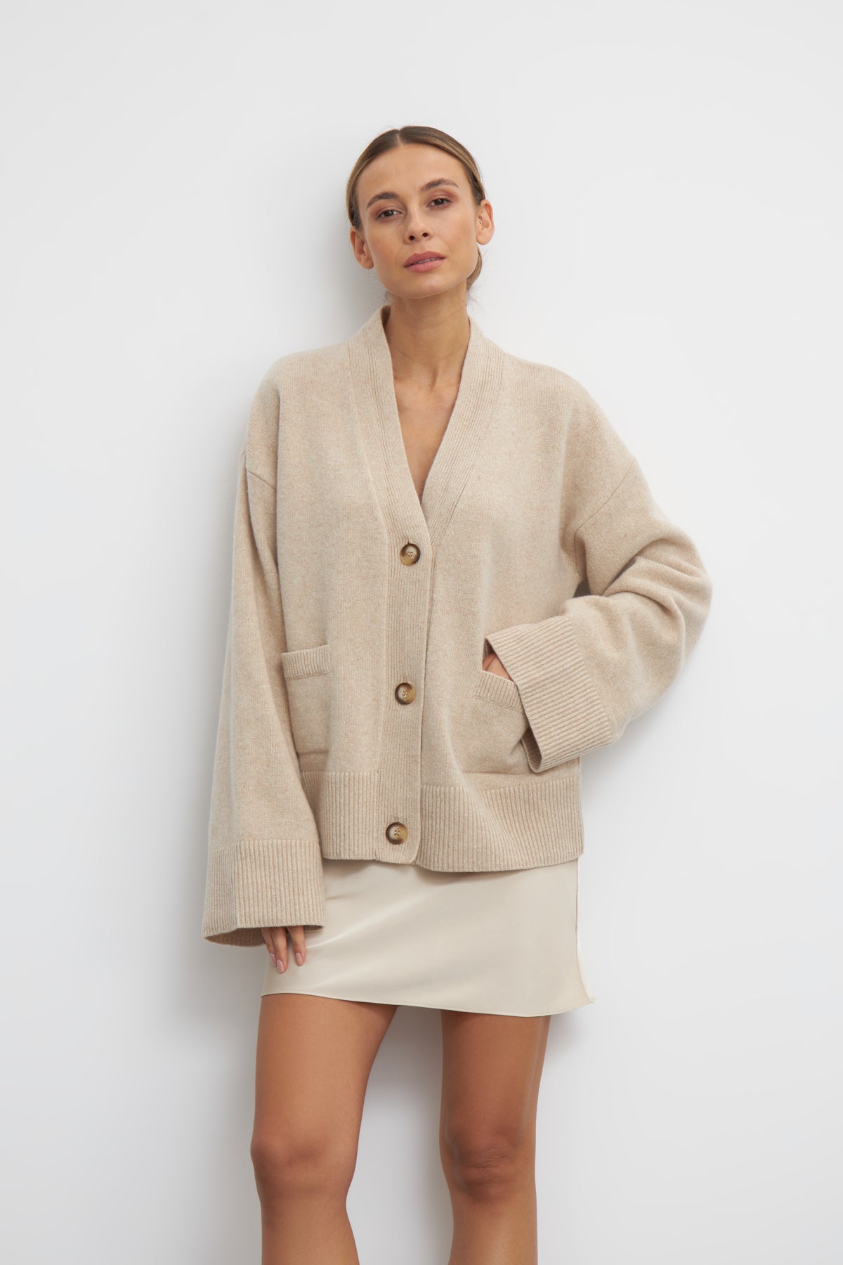 Beige cardigan outlet